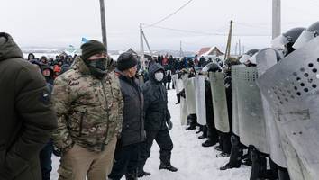 protestwelle gegen putin - massive demonstrationen erschüttern russische region