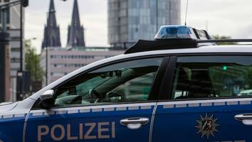 Brutaler Überfall in Köln - Angreifer will Playstation klauen und droht: „Soll ich dich abstechen?“