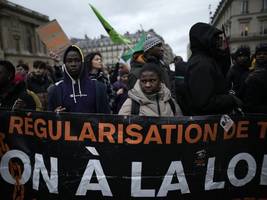 Frankreich: Das Verfassungsgericht demontiert das harte Immigrationsgesetz