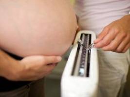 wirkt auf ungeborenes kind ein: fast hälfte der schwangeren in deutschland übergewichtig