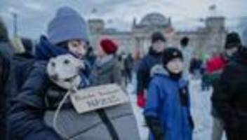 Demonstrationen gegen Rechts: 100.000 Teilnehmende bei Menschenkette um Reichstag erwartet