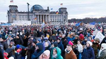 Menschenkette um Reichstag - 100.000 angemeldet