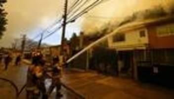 waldbrände: zahl der toten bei waldbränden in chile steigt auf mindestens 99