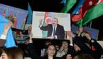 aserbaidschan: präsident alijew präsentiert sich als wahlsieger