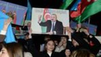 ilham alijew : aserbaidschans präsident mit angeblich 92 prozent wiedergewählt