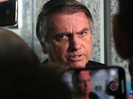 ex-präsident muss pass abgeben: razzien gegen bolsonaro wegen putschversuchs