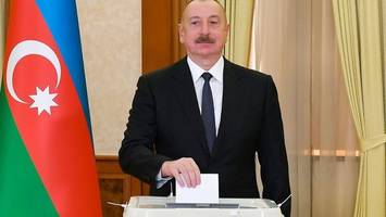 aliyev in aserbaidschan als wahlsieger bestätigt