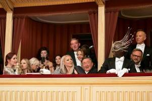 Opernball in Wien mit Hymnen gestartet