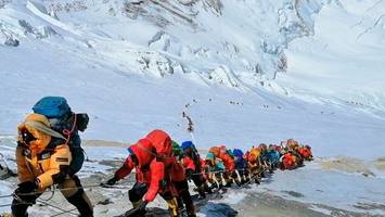 Mount Everest: Bergsteiger sollen Kotsäcke benutzen