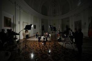 eine bühne für putin: ultra-rechter us-journalist interviewt russischen präsidenten