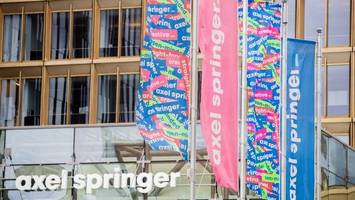 Protestgruppe blockiert Druckerei des Axel-Springer-Verlags