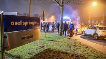 Demo vor Axel-Springer-Druckerei: Verteilzentrum blockiert