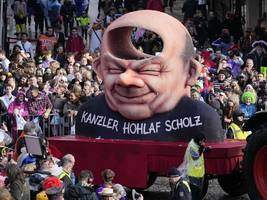 Rosenmontag: Hirnlos durch den Karneval