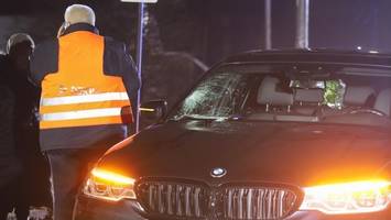 BMW überfährt Hamburgerin an Ampel: Opfer schwer verletzt