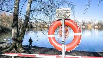 Bade-Barrikaden am Weißen See – Sperren fast unüberwindlich