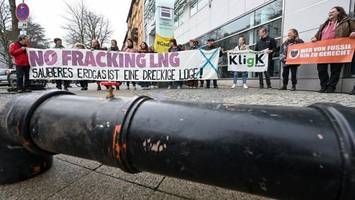 Demos an mehreren Orten gegen Rügener LNG-Terminal