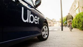 taxifahrer demonstrieren gegen berlinale-sponsor uber