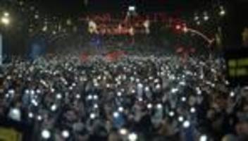 tirana: tausende protestieren in albanien gegen regierung