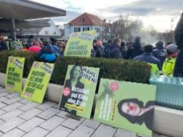 Mehrere Verfahren eingeleitet: Auch Reichsbürger bringen Grünen-Aschermittwoch zum Platzen