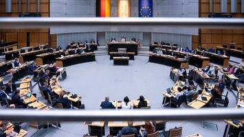 Berliner Abgeordnetenhaus berät über Nachtragshaushalt