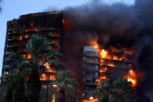 hochhaus in valencia steht in flammen: mehrere tote und vermisste