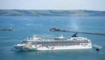 port louis: kreuzfahrtschiff sitzt wegen cholera-verdachts vor mauritius fest