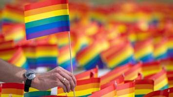 berliner senat will queerfeindlichkeit besser bekämpfen