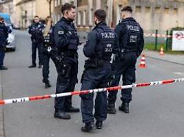 Zwei Grundschüler verletzt: Duisburger Messerangreifer wurde von Vater gestoppt