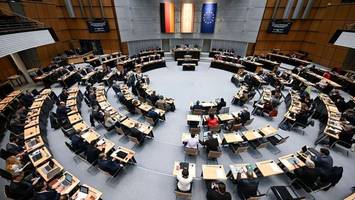 Gesetzentwürfe zur Schaffung einer Richteranklage in Berlin