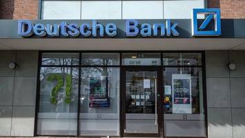 großeinsatz: polizei stürmt deutsche bank in blankenese