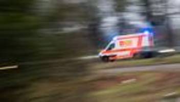 oppenau: kind auf tretroller von auto angefahren und schwer verletzt