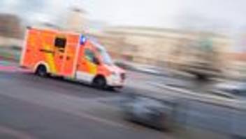 schwarzwald-baar-kreis: auto gerät in gegenverkehr: mann lebensgefährlich verletzt