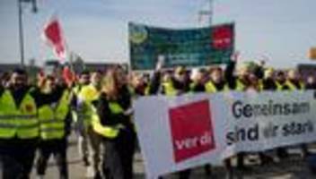 warnstreiks: ver.di und fridays for future demonstrieren für bessere arbeitsbedingungen