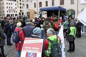 klimastreik: rund 500 menschen protestieren in augsburg für mobilitätswende