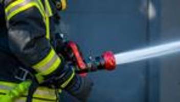 brände: brand einer lagerhalle in gardelegen: hoher sachschaden