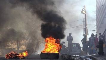 massive unruhen in haiti: gangs befreien tausende häftlinge