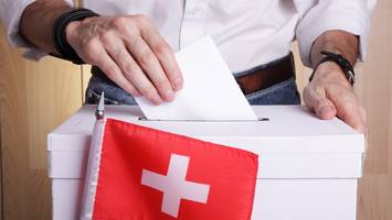 referendum erfolgreich - schweizer erhöhen sich die rente per abstimmung
