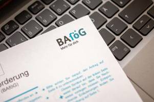 Wird BAföG weitergezahlt, wenn das Studium nicht in Regelstudienzeit geschafft wird?