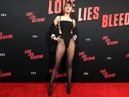 Outfit sorgt für Aufsehen: Kristen Stewart ohne Hose bei Premiere
