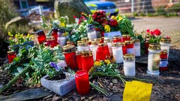 Gedenken an die vier Opfer der tödlichen Schüsse