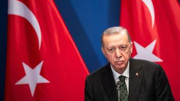 beobachter reagierten mit misstrauen - erdogan stellt rückzug aus politik in aussicht
