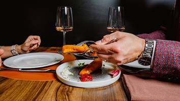jeder zweite geht seltener essen - studie beweist: mehrwertsteueranstieg verscheucht deutsche aus restaurants