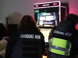 gegen clankriminalität: polizeirazzien an fast zwei dutzend orten in duisburg