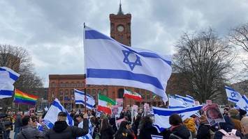 Demonstration gegen Antisemitismus zieht durch Berlin-Mitte