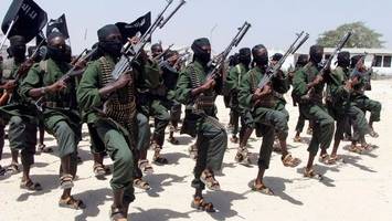 al-shabaab greift mehrere regierungsgebäude in mogadischu an