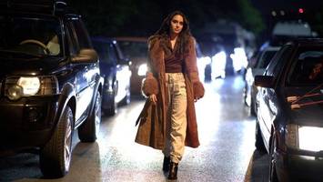 oben burka, unten bikini: der film „perisan version“