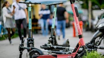 e-scooter-fahrer schwer verletzt nach unfall in rostock