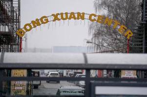 Kampf mit Macheten: Streit im Dong Xuan Center eskaliert