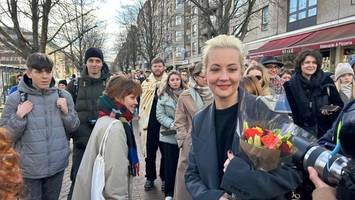 russland-wahl: julia nawalny gibt in berlin ihre stimme ab
