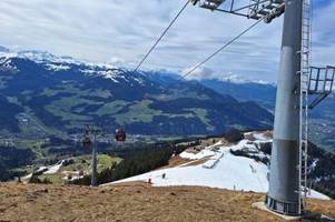 Deutsche prallt in Tirol mit Gleitschirm gegen Seilbahn